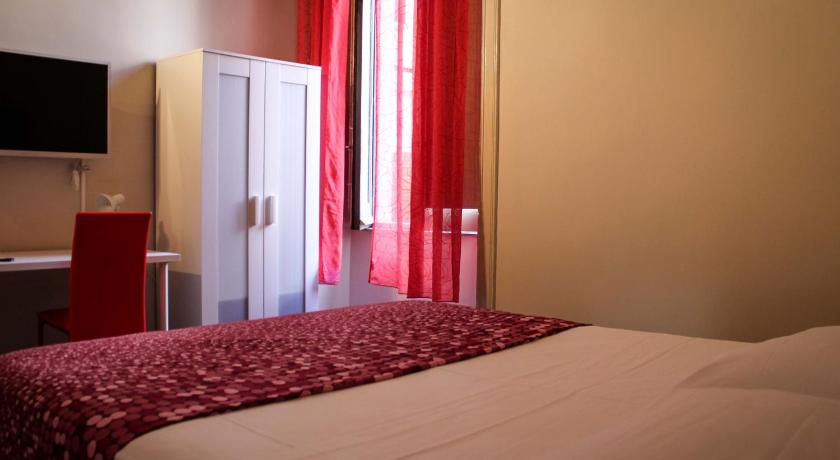 Image of Triple Room with Private Bathroom 0