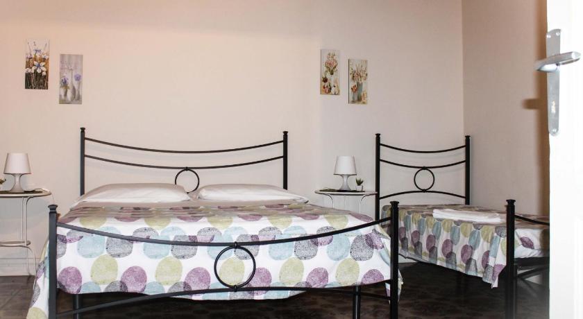 Image of Triple Room with Private Bathroom 3