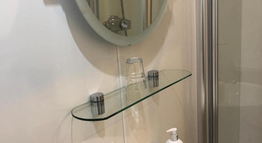 Image of Single Room with Bathroom 2