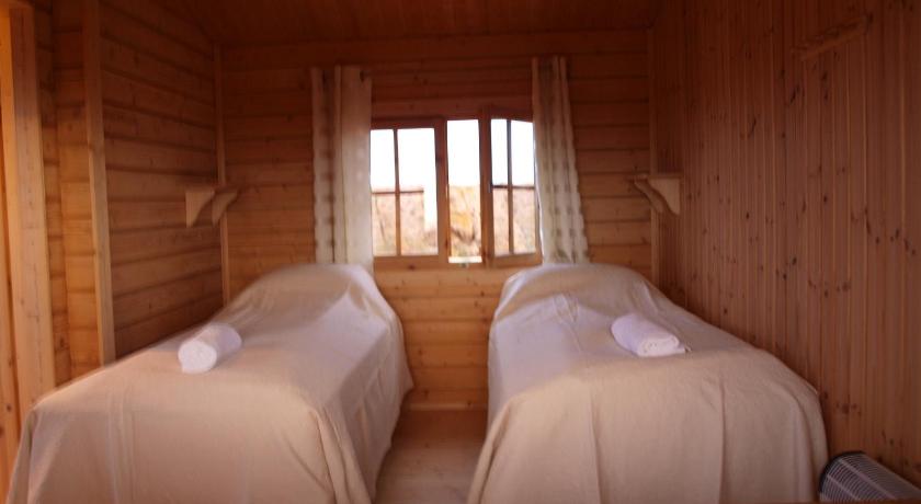 Image of Twin Room with Private Bathroom 2