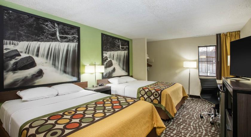 Super 8 By Wyndham Wichita East