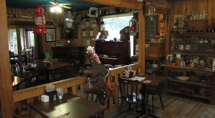Old Towne Inne Chuckwagon Bar & Grill photo