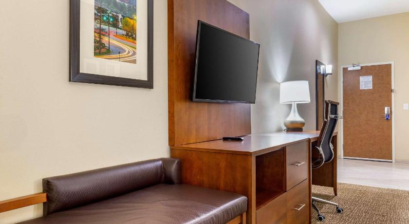 Comfort Suites Greensboro Airport