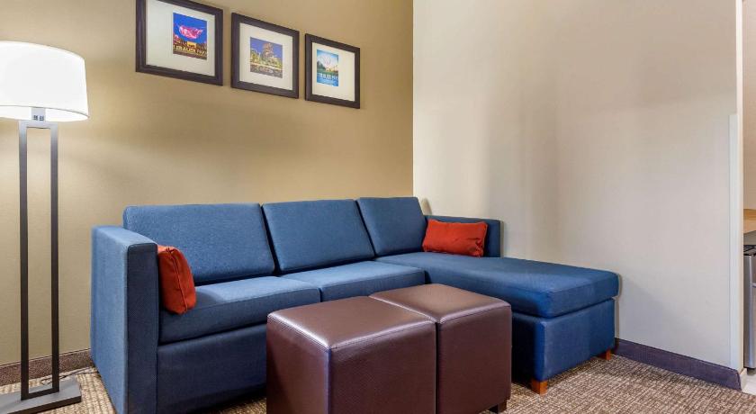 Comfort Suites Greensboro Airport