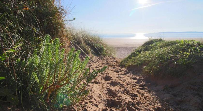 No 1 Beach Walk by Stay South Wales - FREE Parking photo