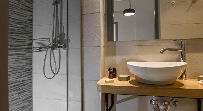 Cozy apartment in Syntagma-Plaka by GHH photo