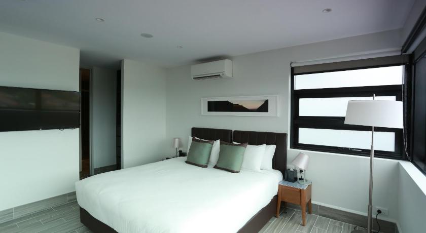 Image of Studio Panoramic Suite 5