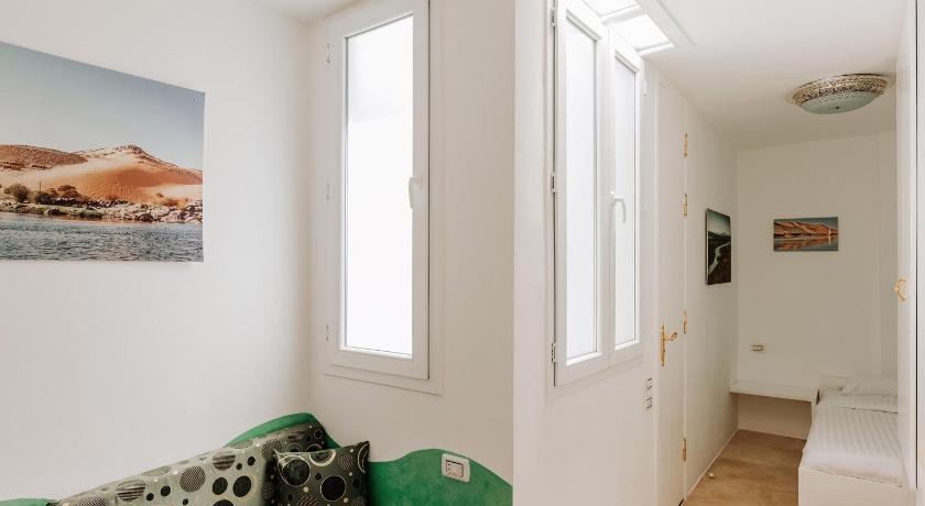 Image of Single Room 0