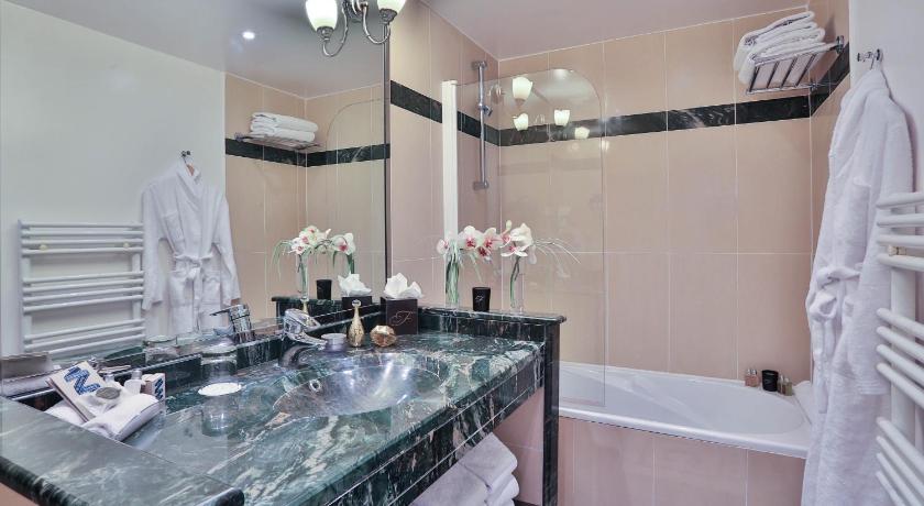 Image of One Bedroom Deluxe Suite 14