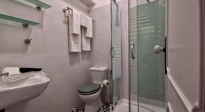 Image of Family Room with Private Bathroom 2
