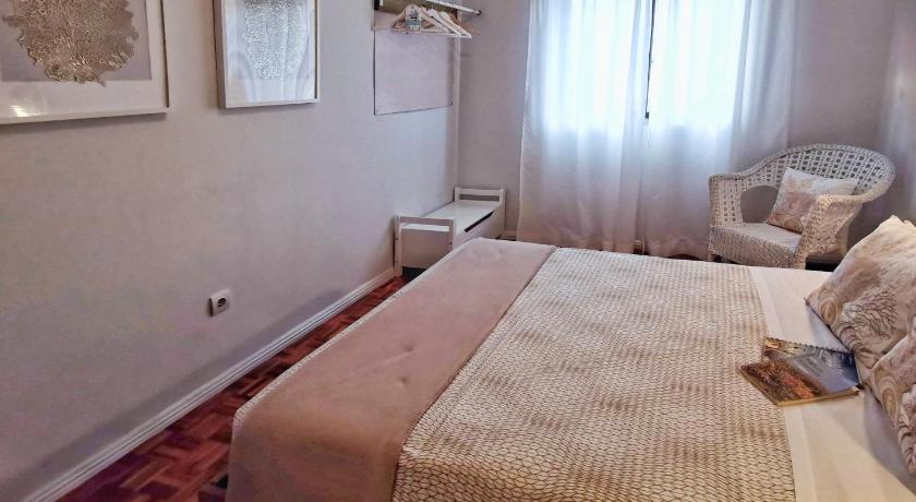 Image of Double Room with Private Bathroom and Pátio View 6