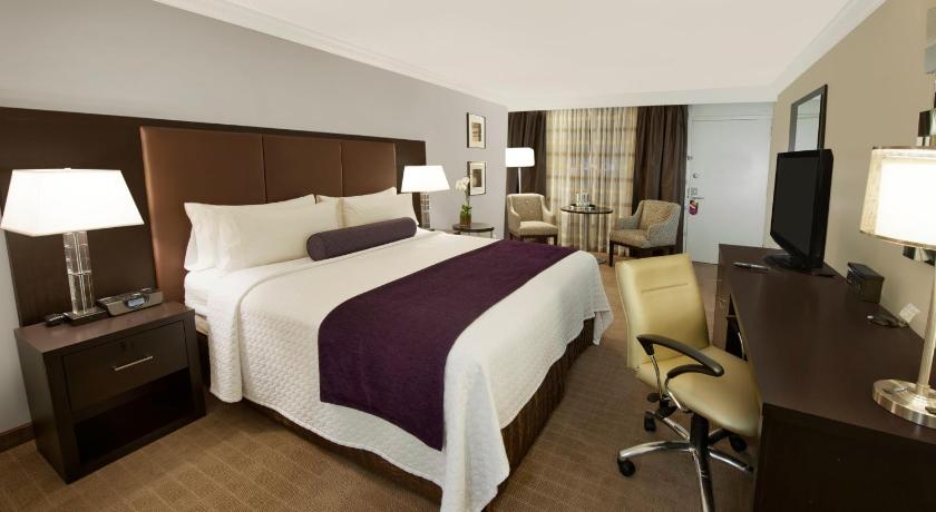 Crowne Plaza Suffern-Mahwah