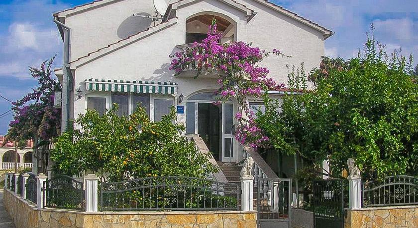 Apartments Maria Kukljica — Hotel in Ugljan