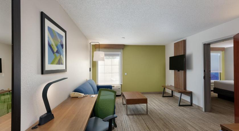 Holiday Inn Express & Suites Milton East I-10