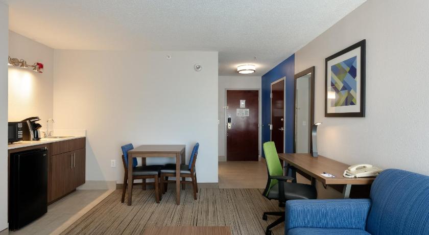 Holiday Inn Express & Suites Milton East I-10