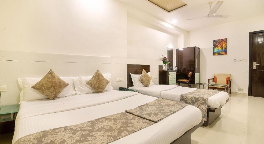 Hotel Satkar photo