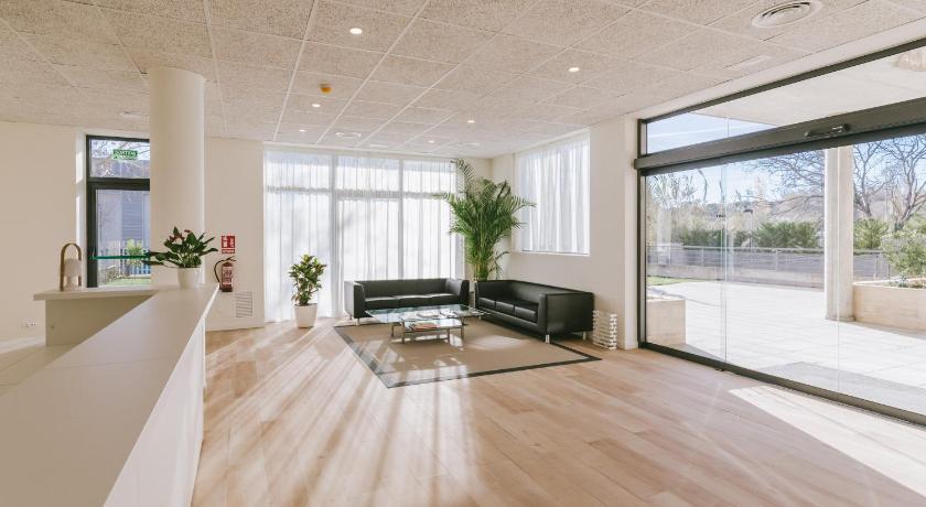 CIM Aparthotel — Hotel in Sant Cugat del Valles