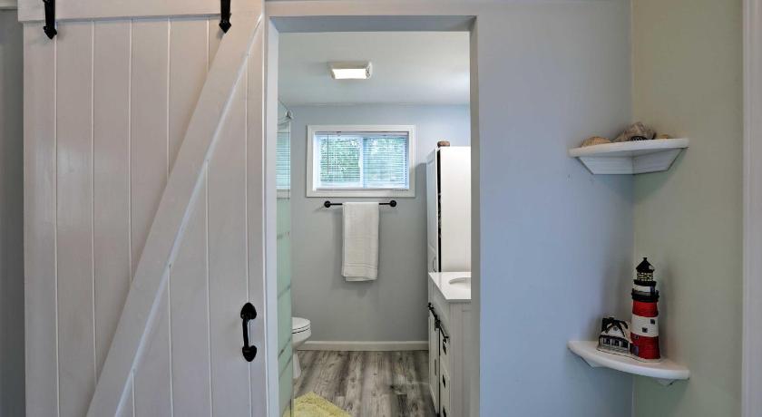 Studio with Outdoor Shower 6 Mi to Ocean Isle Beach! photo
