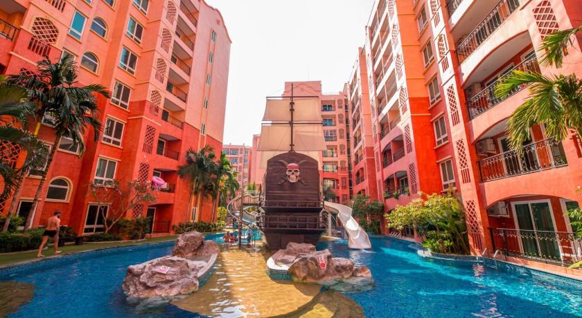 パタヤ Seven Seas Pattaya Poolside Room adjoining the pool 4つ星 ゲストハウス ロビー