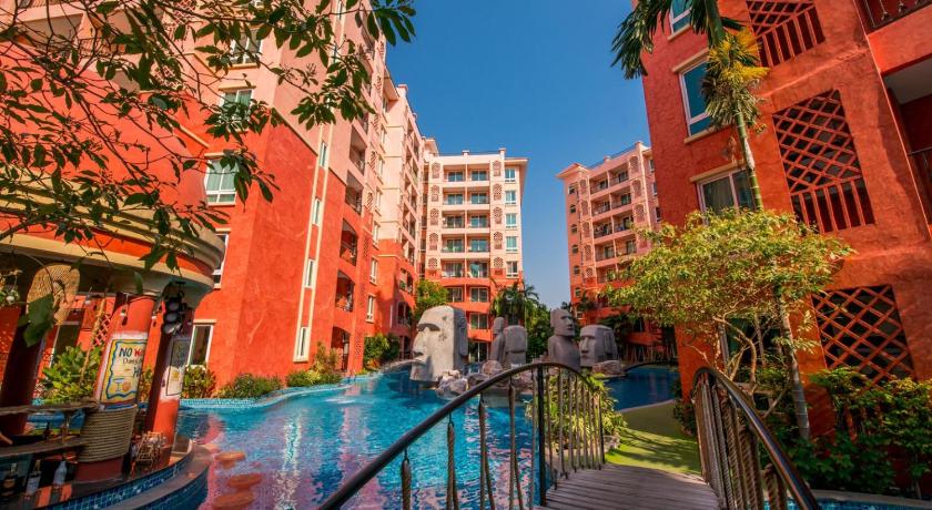 パタヤ Seven Seas Pattaya Poolside Room adjoining the pool 4つ星 ゲストハウス 客室