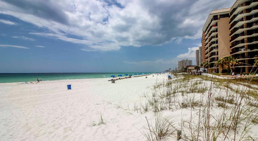 Cozy PCB Condo with Balcony Close to the Beach! photo