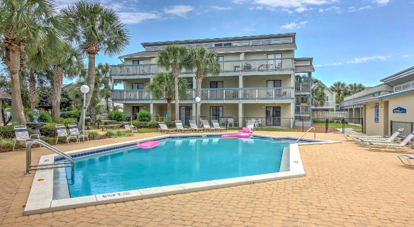 Cozy PCB Condo with Balcony Close to the Beach! photo