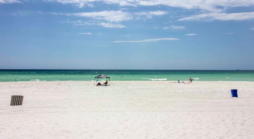 Cozy PCB Condo with Balcony Close to the Beach! photo