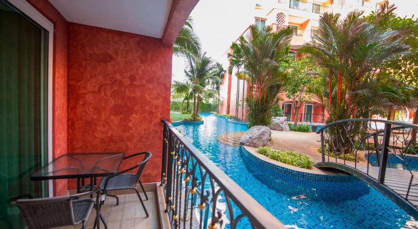 パタヤ Seven Seas Pattaya Poolside Room adjoining the pool 4つ星 ゲストハウス ロビー