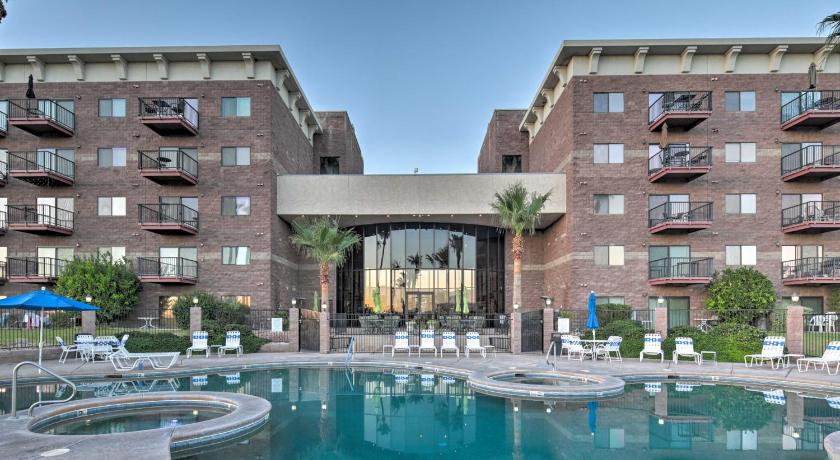 Queens Bay Resort Condo Walk to Golf, Pool, Beach — Hotel in Lake Havasu City (AZ)
