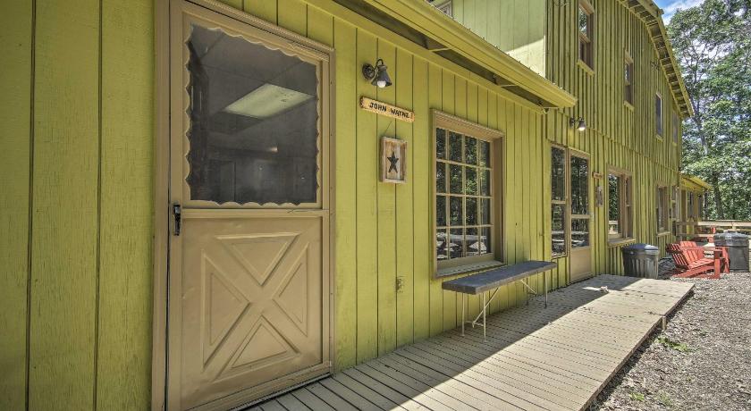 John Wayne Apartment - Deck, BBQ, Horses On-Site photo