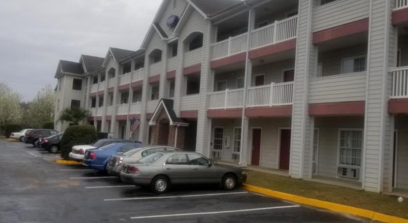 Intown Suites Extended Stay Warner Robins photo