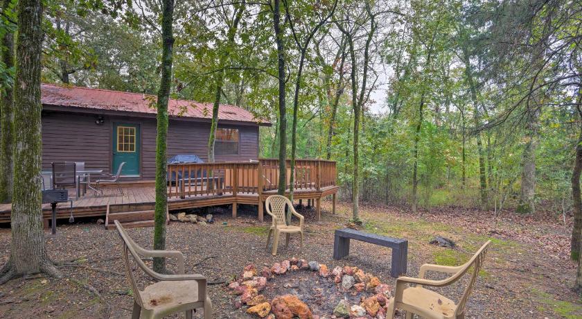 Hochatown Hideaway Hot Tub, Grill and Fire Pit! — Hotel in Broken Bow (OK)
