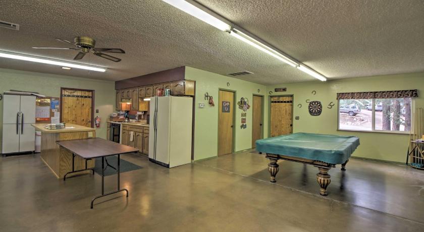 Pet-Friendly Cabin, 3 Mi to Show Low Lake! photo