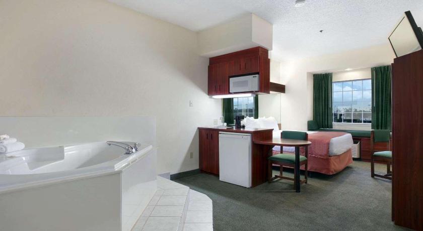 Trident Inn and Suites