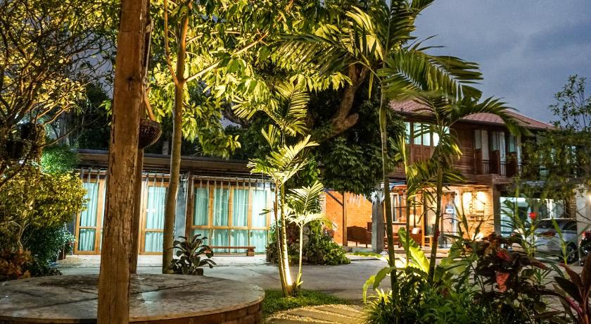 ท่ามะโอบูทีคโฮมสเตย์ Tha Ma-O Bouteak Homestay — Hotel in Lampang