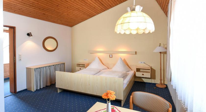 Pension Neustart — Hotel in Bad Buchau