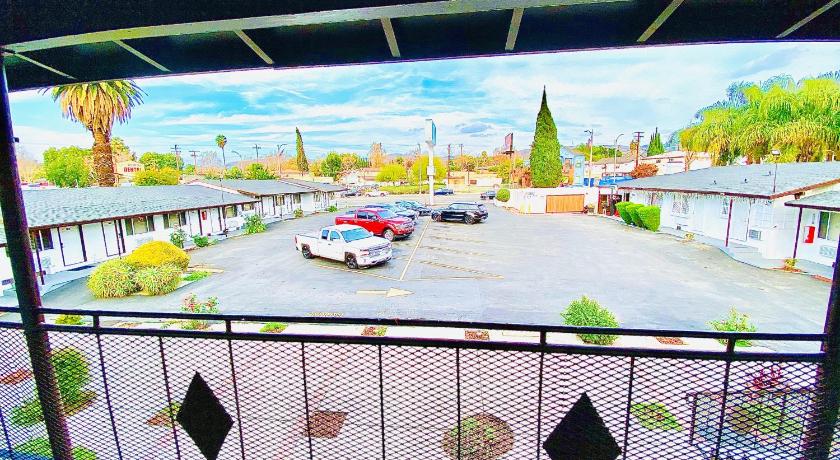 Casa Blanca Inn & Suites Whittier photo