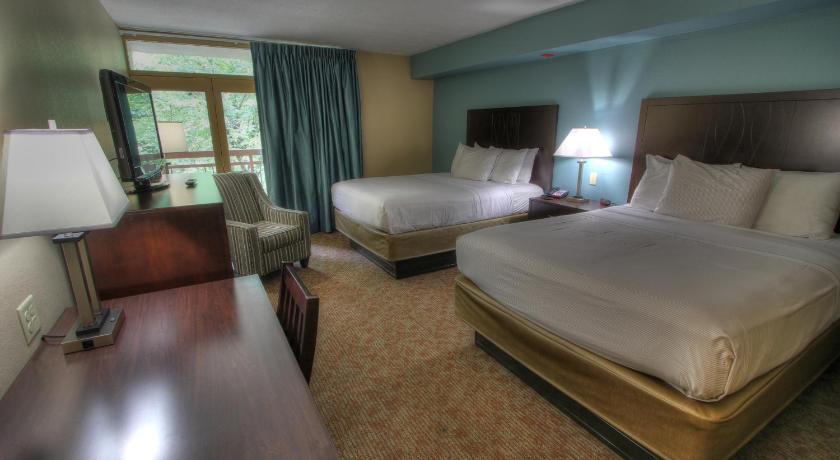 Immagine di Camera Queen Executive con 2 Letti Queen-Size (Executive Queen Room with Two Queen Beds) 0