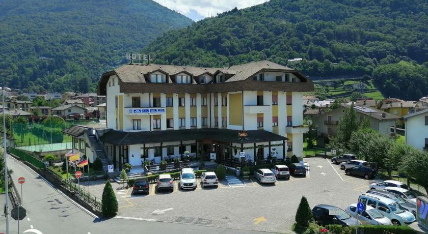Hotel Rezia Valtellina photo