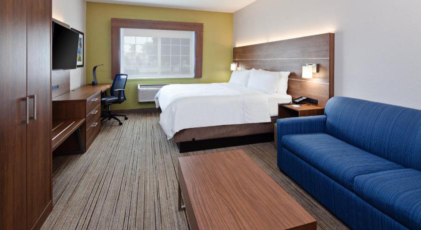 Holiday Inn Express and Suites Tulare