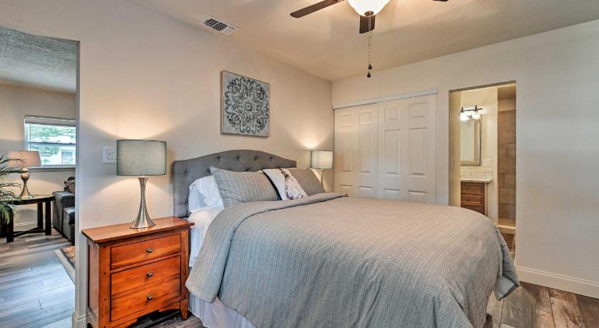 Modern Bungalow with Gas BBQ, Short Walk to Downtown photo