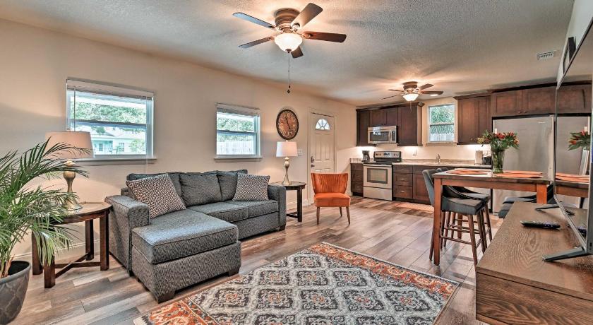 Modern Bungalow with Gas BBQ, Short Walk to Downtown — Hotel in Orlando (FL)