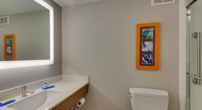 애틀랜타 (GA) 홀리데이 인 익스프레스 앤 스위트 애틀랜타 페리미터 몰 호텔 바이 IHG (Holiday Inn Express & Suites Atlanta Perimeter Mall Hotel By IHG) 3성급 호텔 외관