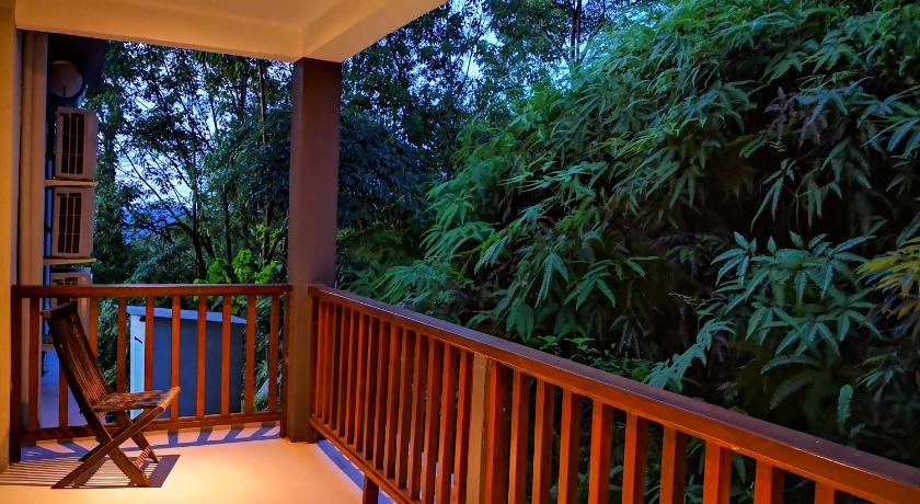 パンタイ Kairos Villa ホテル プール