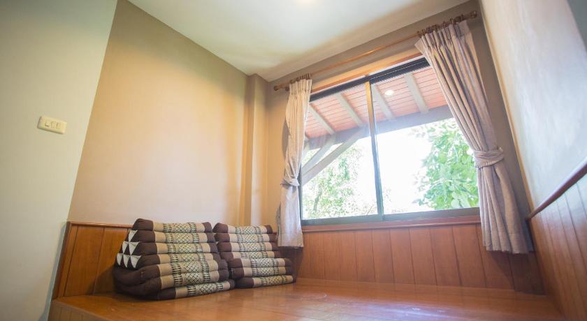 Image of Family Room 8