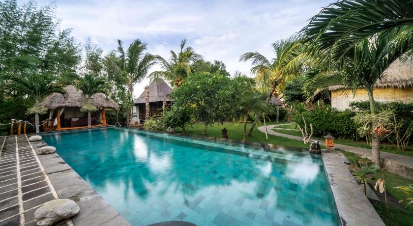 발리 플라워 버드 벙갈로 (Flower Bud Bungalow) 5성급 게스트하우스 수영장