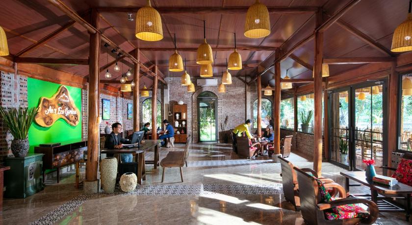 a large room with a lot of tables and chairs, An's Eco Garden Resort in Ninh Bình