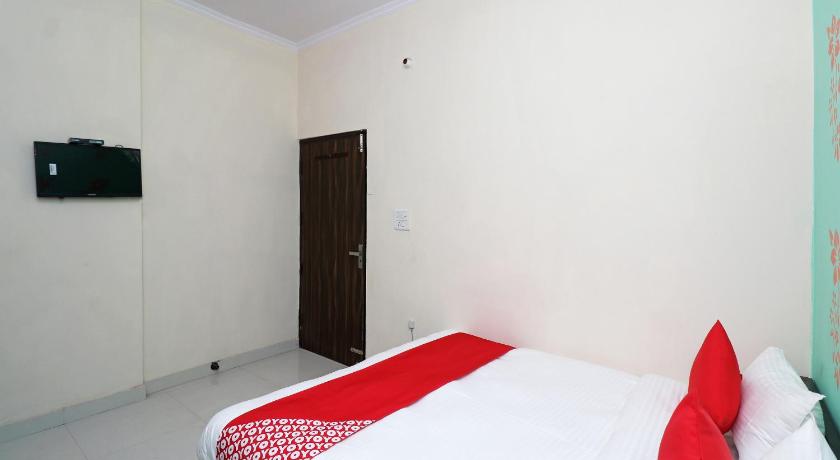 OYO 28050 Raj Guest House