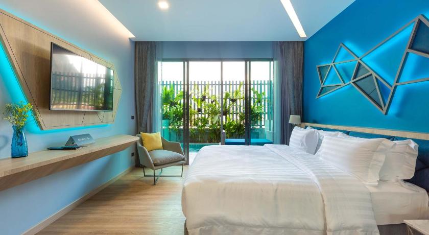 Image of Deluxe Plunge Pool 1