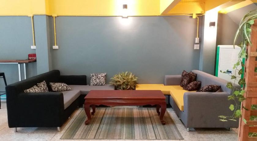 ナコーンパノム GATE 14 Inn 2つ星 ホテル プール